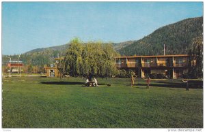 Monashee Motor Inn , Trans Canada Highway , SICAMOUS , B.C. , Canada , 50-60s