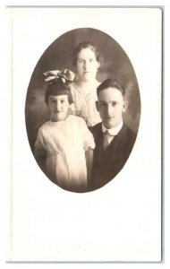 RPPC CEDAR RAPIDS, IA Iowa ~ Portrait of the HYDE FAMILY 1918  Postcard