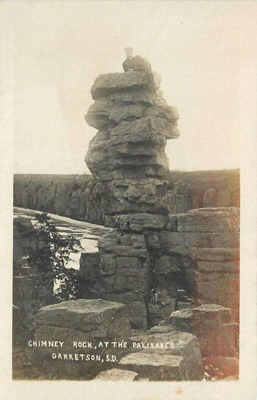 Postcard RPPC C-1910 South Dakota Garretson Chimney Rock Palisades SD24-2468