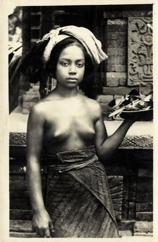 indonesia, BALI, Beautiful Girl Offering Ceremony (1920s) RPPC Postcard