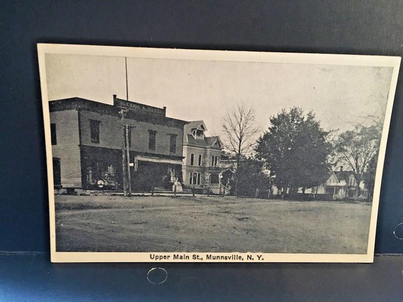 Postcard  Upper Main Street View, Munnsville, NY       Y1