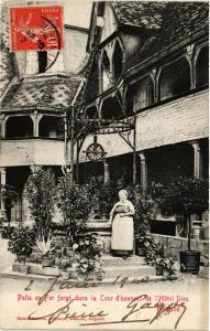 CPA Puits en Fer forgé dans la Cour d'honneur de l'Hotel Dieu - BEAUNE (353970)