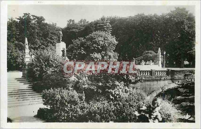 Modern Postcard Metz 117 the plaza and monument hairy