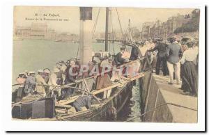  Treport Vintage Postcard Return of the walk in sea TOP (boat ship)