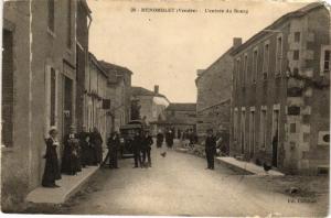 CPA Menomblet - L'entrée du Bourg (297656)