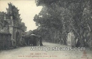 Porte de I'enceinte exterieure au tombeau de Tu Duc Annam-Hue Vietnam, Viet N...