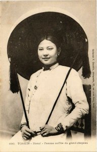 CPA AK VIETNAM Tonkin - HANOI - Femme coiffée du grand chapeau (321552)