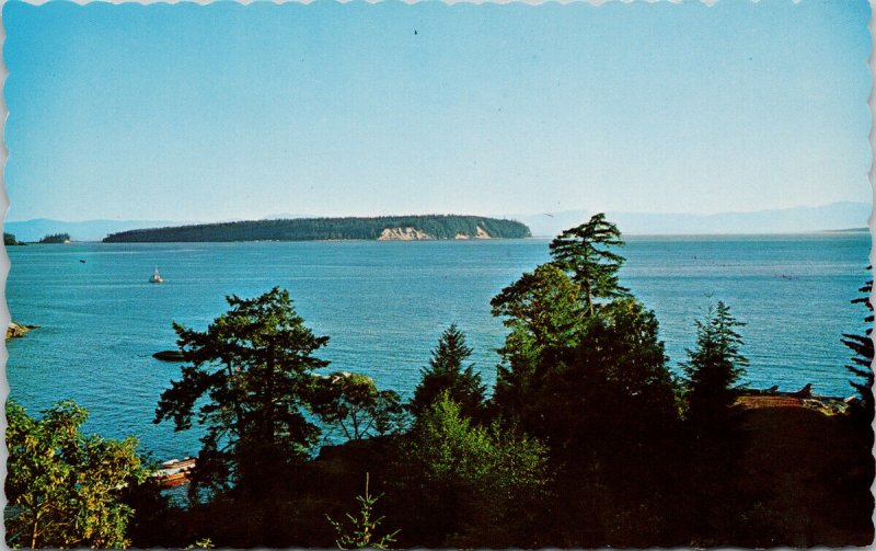 Lord Jims Lodge Halfmoon Bay BC British Columbia Unused Postcard G5