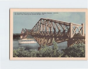 Postcard An ocean-liner clearing the Quebec Bridge, Quebec City, Canada