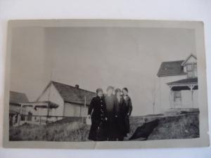 pre-1920's rppc vintage fashion - FOUR WOMEN IN WINTER COATS Nice Postcard y6354