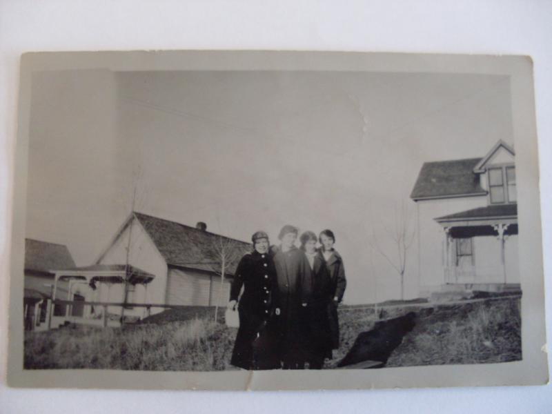 pre-1920's rppc vintage fashion - FOUR WOMEN IN WINTER COATS Nice Postcard y6354