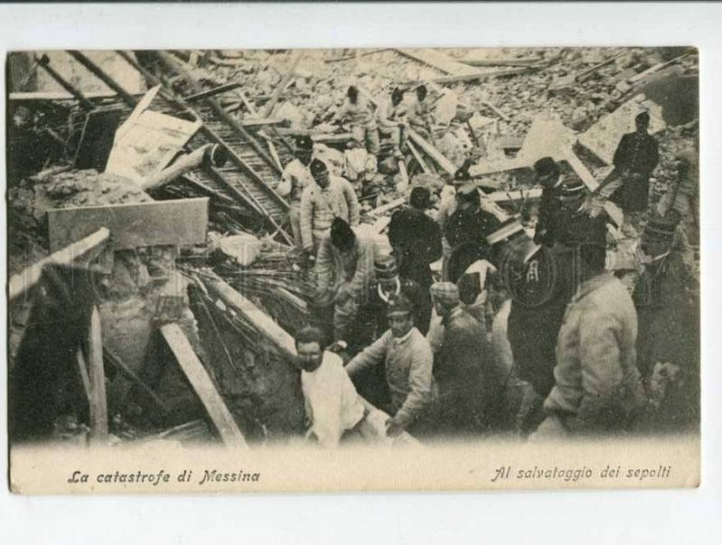 401256 ITALY Messina after earthquake rescue buried Vintage PC