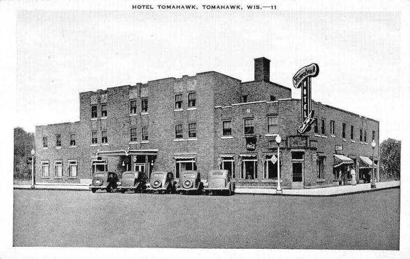 Tomahawk Wisconsin Hotel Street View Linen Antique Postcard K18126
