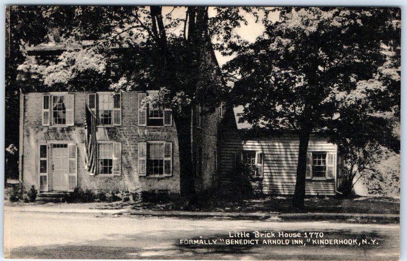 c1940s Kinderhook, NY Benedict Arnold Inn Little Brick House 1770 Postcard A118