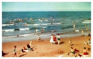 Postcard BEACH SCENE Charlottetown Prince Edward Island PE AU4404