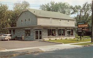 Watertown New York~Howard's Restaurant @ 802 Mill Street~50s Cars~Postcard