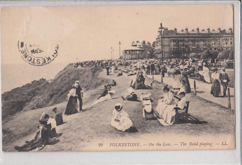 ENGLAND FOLKESTONE ON THE LEAS THE BAND PLAYING VERY ANIMATED VINTAGE POSTCARD