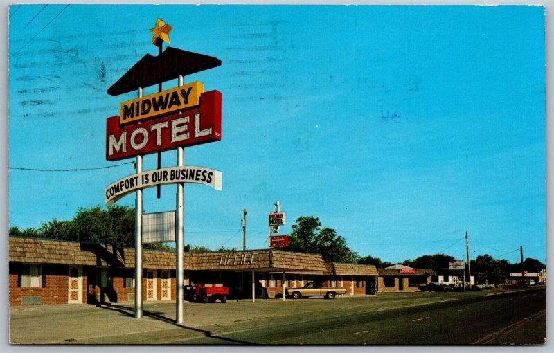 Vtg Hays Kansas KS Midway Motel 1970s Chrome View Postcard