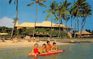 HALEKULANI HOTEL Waikiki Hotel HAWAII Surfboard ca 1960s Chrome Vintage Postcard
