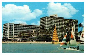 Postcard BEACH SCENE Honolulu - Waikiki Hawaii HI AR3894