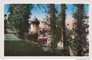 RP; LAVAL, Vue sur le Donjon du Chateau prise du Jardin de la Perrine, 30-50s