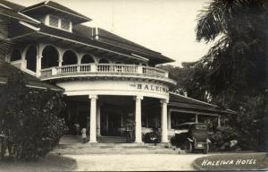 hawaii, HALEIWA, Haleiwa Hotel Entrance, Car (1930s) RPPC