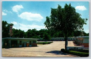 Roadside~Branson Missouri~Motel Taney~Office~Entrance~Sign~Fence~1950s Postcard