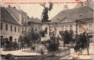 Hungary Budapest Paradeplatz mit Honvedmonument Vintage Postcard C211