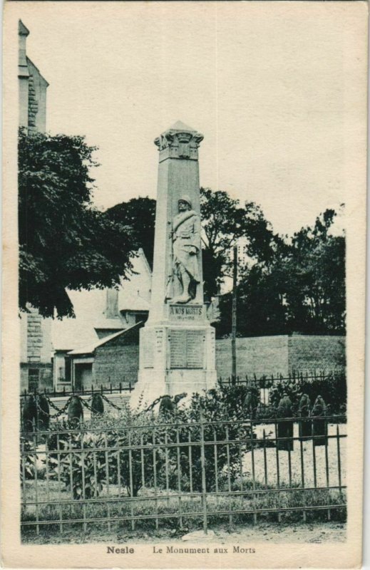 CPA NESLE Monument aux Morts (758243)