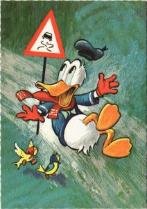 PC DISNEY, DONALD DUCK SLIPPING ON ICE, Vintage Postcard (b43836)