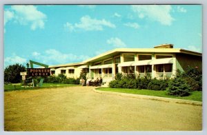 Pioneer Lodge, Lloydminster Saskatchewan, Vintage Chrome Postcard, NOS