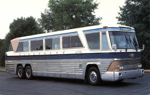 Royal Coach - Greyhound's Mack MV-620-D Coach (maryjaynes)