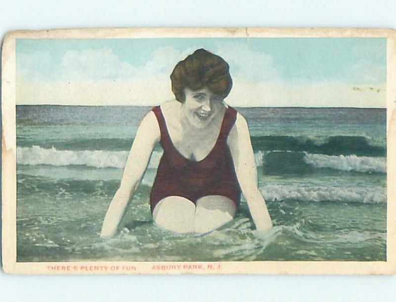 W-Border Risque WOMEN IN BATHING SUIT Asbury Park New Jersey NJ HM8585