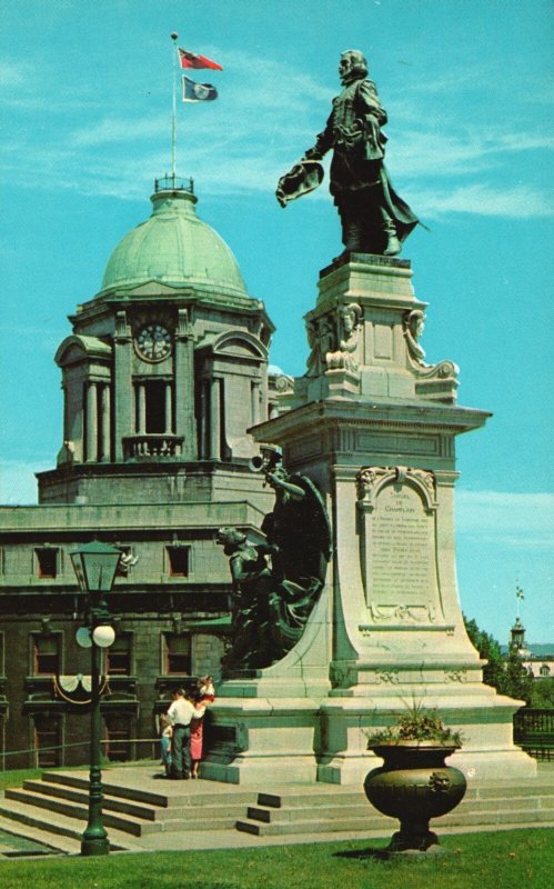 Vintage Postcard Le Fameux Monument De Champlain Erige Sur Lanterrasse Quebec