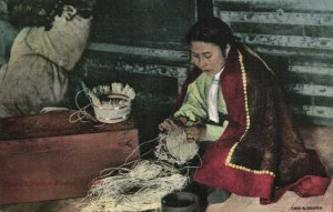 PC CPA US, ALASKA, NATIVE BASKET WEAVER, Vintage Postcard (b24704)