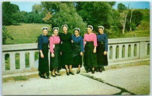 M-10262 Group of Amish Girls on their Sunday Dress Pennsylvania