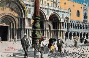 BR103167 venezia i picconi di s marco italy pigeon