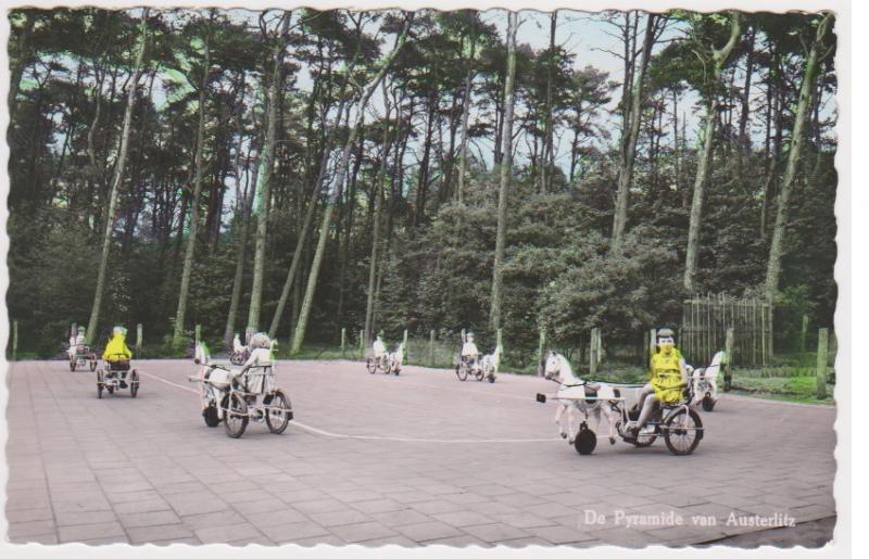 CHILDREN'S RIDE AT THE AUSTERLITZ MONUMENT