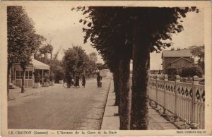 CPA LE CROTOY Avenue de la Gare et la Gare (19196)