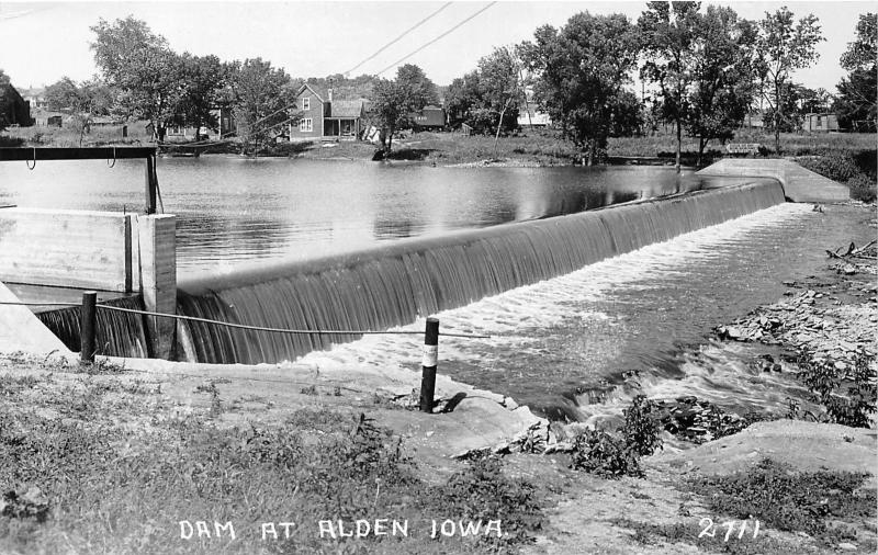 Alden Iowa~Dam on Iowa River~Wooden Arrow Sign~Houses~RPPC-Postcard 2711