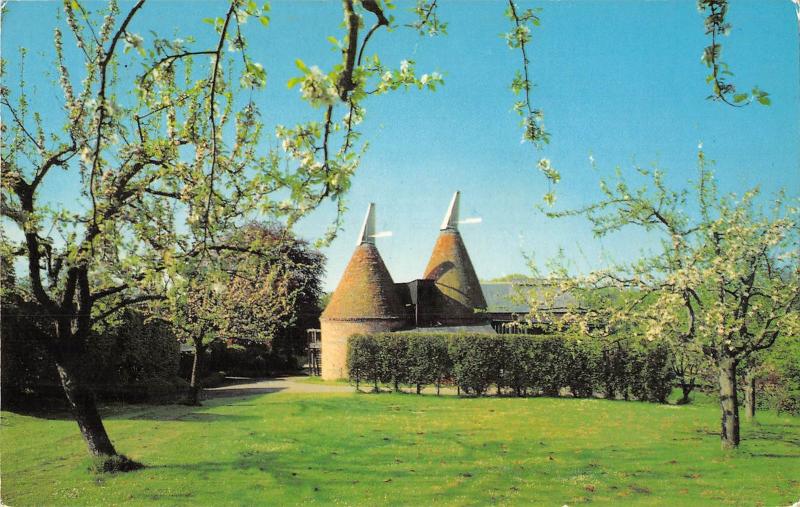 uk7142 oast houses kent  uk