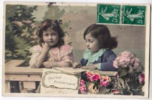 Heureux Anniversaire - Two Girls Reading