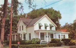 Roderick-Forrest Funeral Home in 1959, 3.5 x 2.25, Business Card