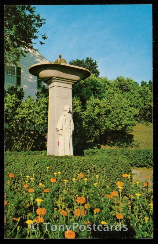 Statue of the Pilgrim Mother - Plymouth