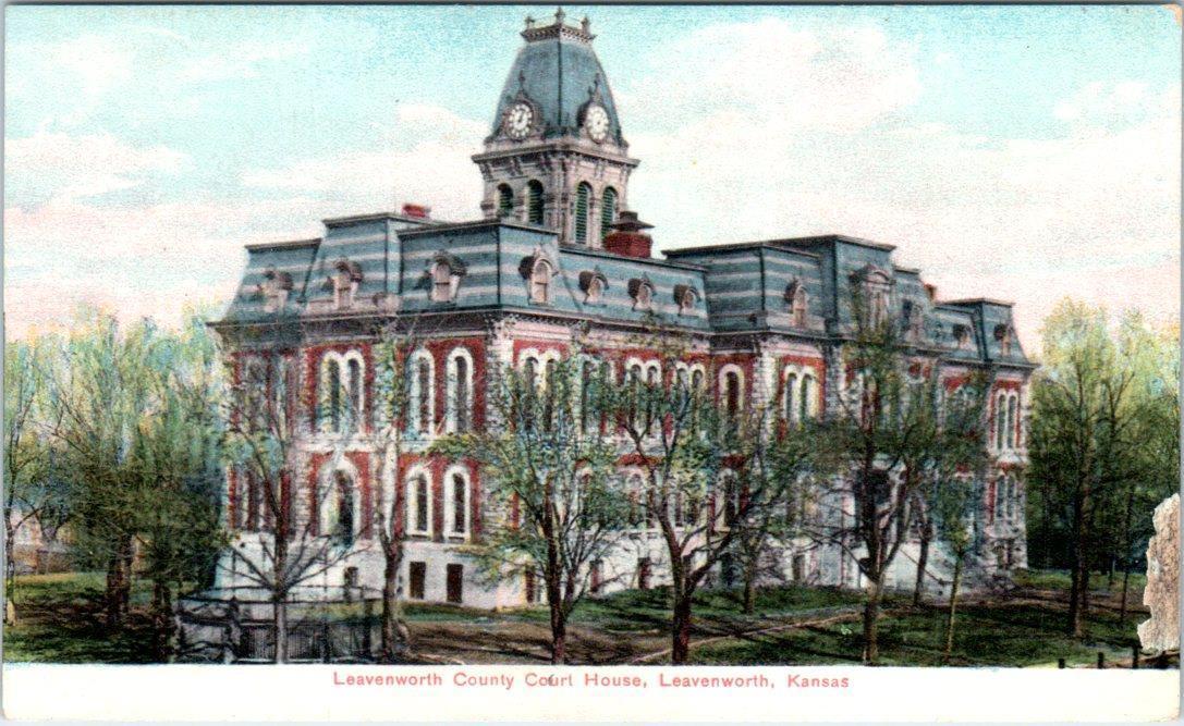 LEAVENWORTH, Kansas KS Leavenworth County COURT HOUSE c1910s Postcard