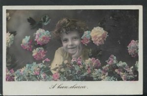 Children Postcard - Child Looking Through Flowers - A Keen Observer    T4919