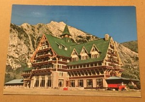 VINTAGE POSTCARD UNUSED PRINCE OF WALES HOTEL, WATERTON LAKES, ALBERTA, CANADA