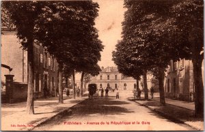 France Pithiviers Avenue de la Republique et la Gare Vintage Postcard C015