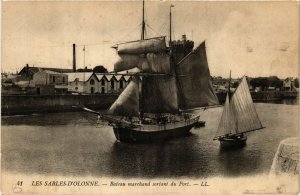 CPA Les SABLES-d'OLONNE - Bateau Marchand sortant du Port (636864)
