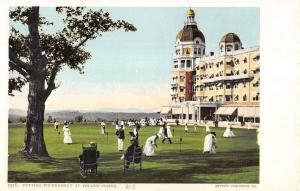 Putting tournament at Poland Spring Antique Postcard (T3435)